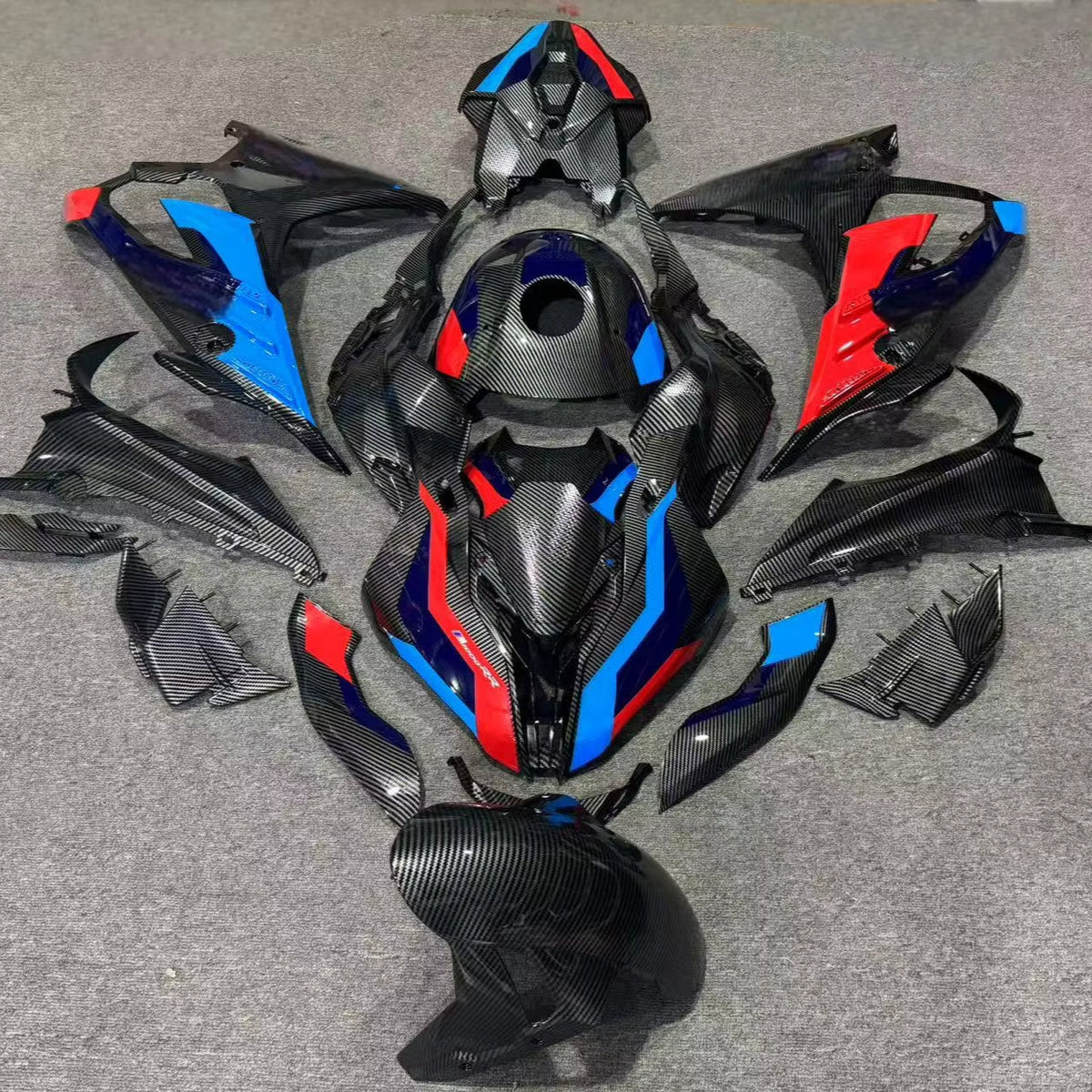 How long does it take for the fairing of an ABS BMW S1000RR motorcycle to go from production to completion and transportation?